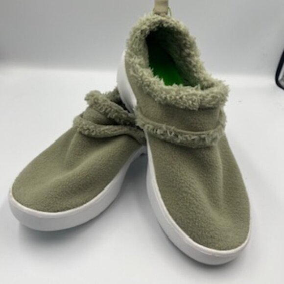 NEW OOFOS OOcoozie Women’s 10.5 Slipper Shoes Low Top Slip On Green NWT